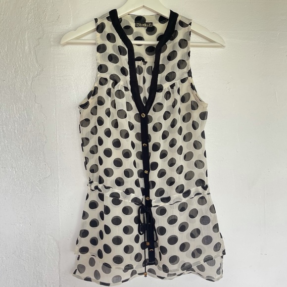 ⚫️⚪️ 𝐏𝐨𝐥𝐤𝐚 𝐓𝐨𝐩 🖤 - Picture 2 of 4